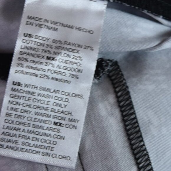 Chico's Brigitte Line Print Wide Leg Crop Pants Size 3.5 Petite (18) Pull On - Picture 8 of 8